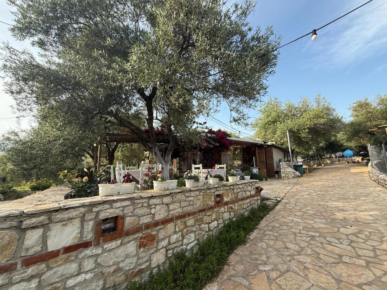Hotel Stolis Himare Exteriör bild