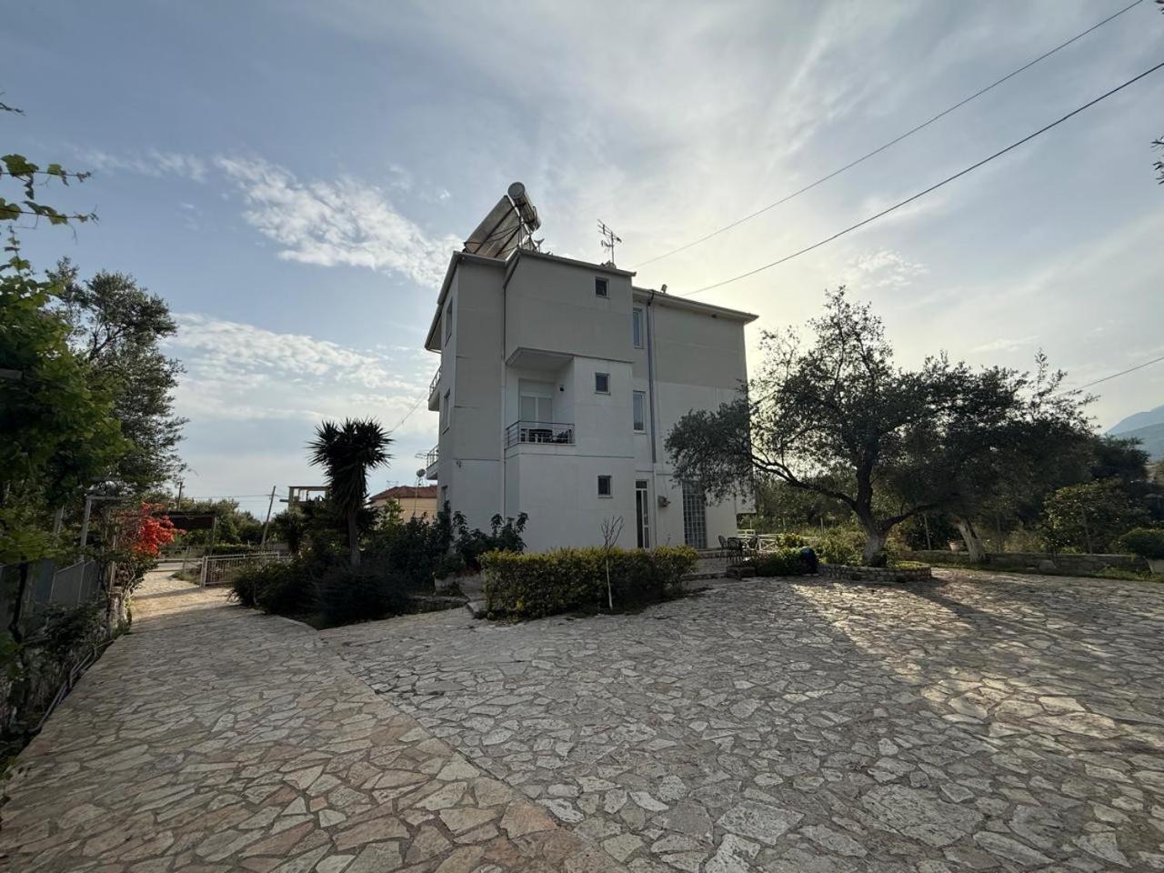 Hotel Stolis Himare Exteriör bild